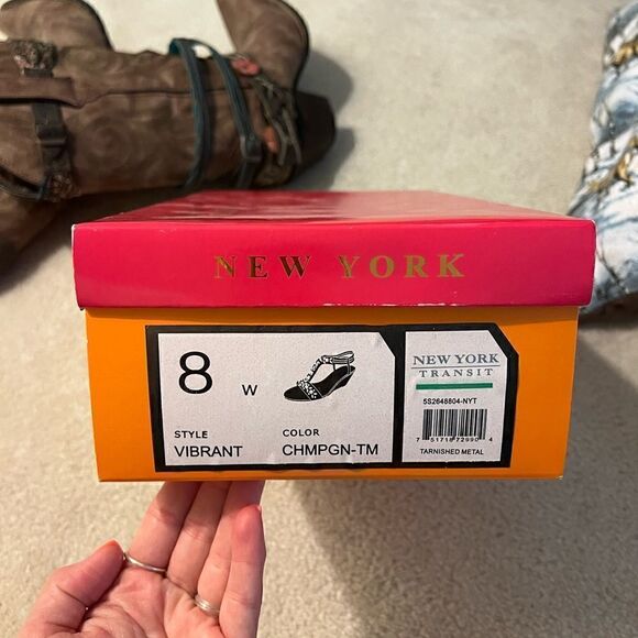 New York Transit Vibrant Champagne Low Wedges Size 8 - Picture 4 of 4